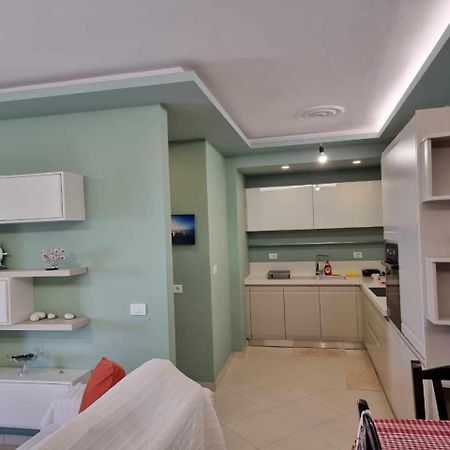 Two Suns Apartament Sarandë エクステリア 写真