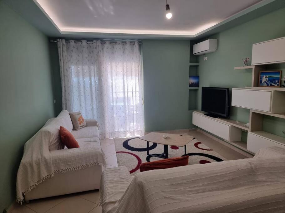 Two Suns Apartament Sarandë エクステリア 写真