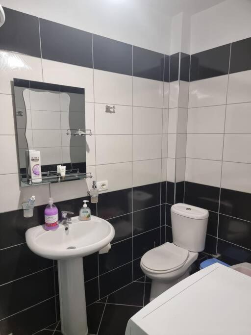 Two Suns Apartament Sarandë エクステリア 写真