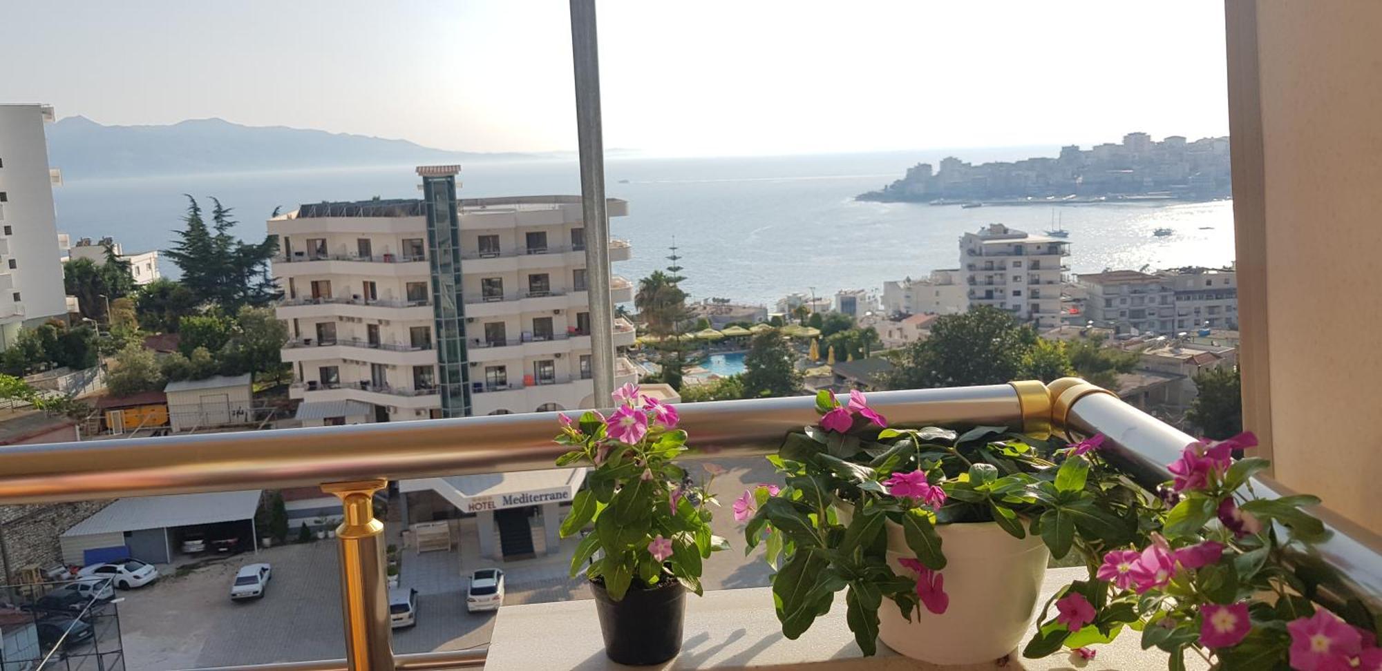 Two Suns Apartament Sarandë エクステリア 写真